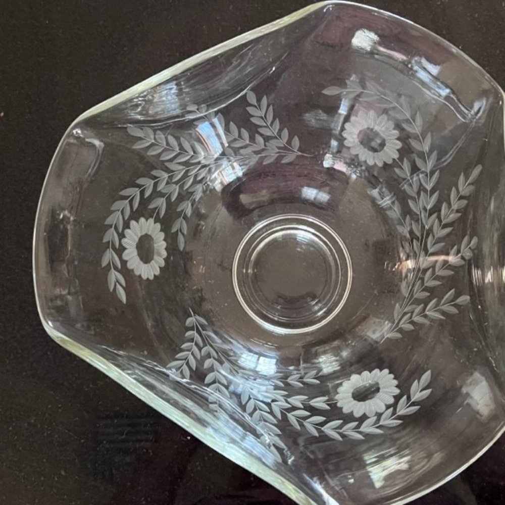 Chip & Dip Vintage WJ Hughes Triangular Shaped Corn Flower Pattern Bowl Set EUC - Picture 4 of 9